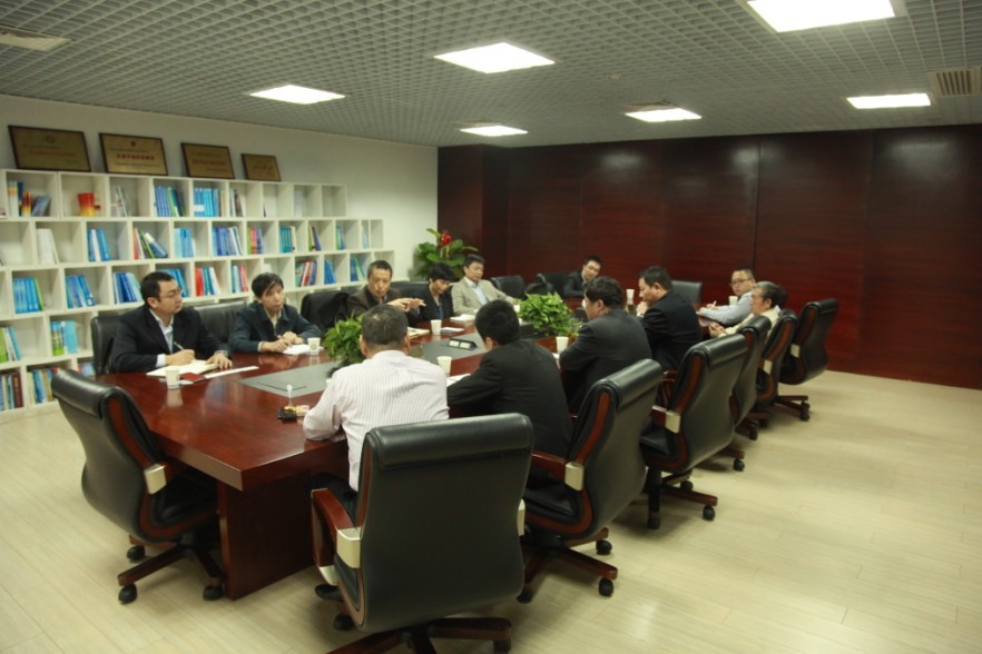 鎮(zhèn)江經(jīng)信委、開發(fā)區(qū)管委會一行到訪促進(jìn)中心