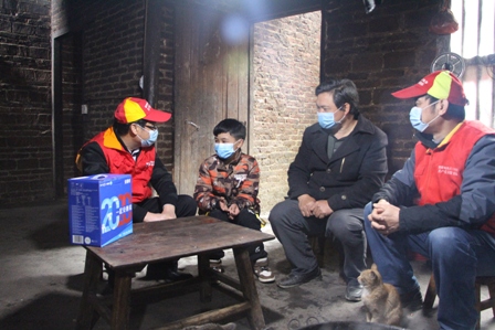 國網江永縣供電公司：迎春風進瑤寨，學雷鋒獻愛心