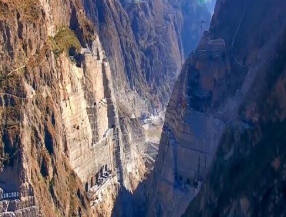 為建烏東德水電站，在峽谷底部挖90米深洞穴，用來干嘛的？