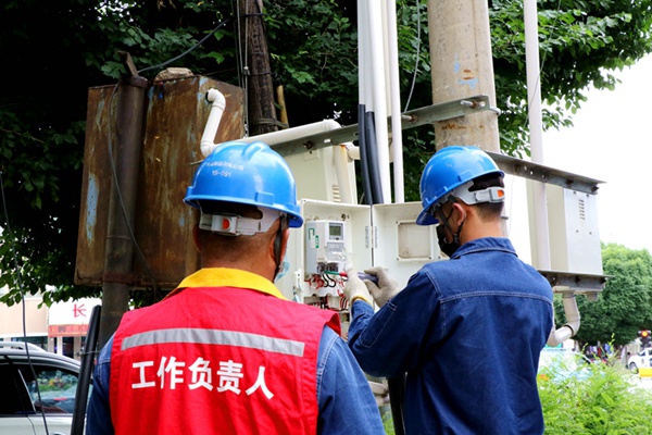 國網(wǎng)伊犁供電公司：嚴(yán)抓“小”現(xiàn)場，推進(jìn)“大”安全