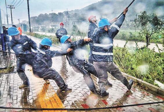 紅船精神 電力傳承 青年當(dāng)先 ——新時(shí)代奮進(jìn)中的國(guó)家電網(wǎng)浙江電力“紅船青年突擊隊(duì)”