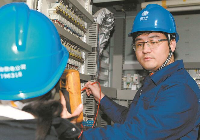 馮照發(fā):守護堅強電網(wǎng)的技術(shù)能手