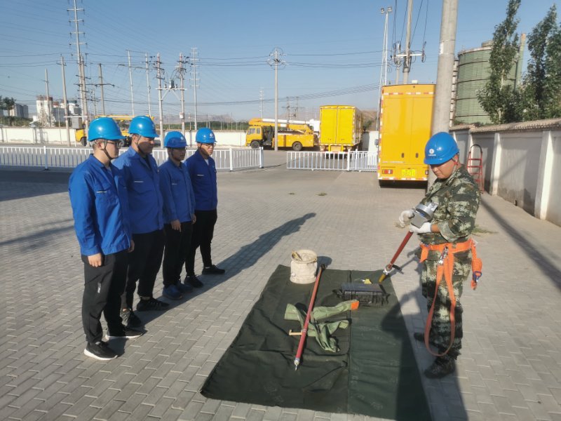 烏海電業(yè)局配電帶電作業(yè)中心：現(xiàn)場培訓(xùn)求實效，技能素質(zhì)再提升