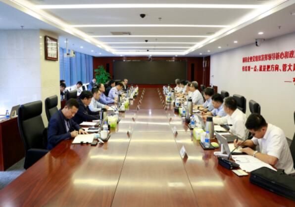 錢(qián)智民會(huì)見(jiàn)鞍鋼集團(tuán)董事長(zhǎng)、黨委書(shū)記譚成旭