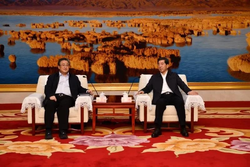 中核集團黨組書記、董事長余劍鋒與寧夏黨委書記陳潤兒會談