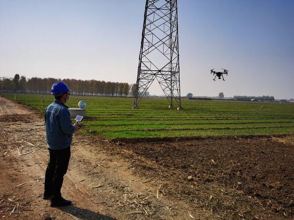 國(guó)網(wǎng)濟(jì)寧供電公司開展無人機(jī)巡視保電網(wǎng)安全運(yùn)行