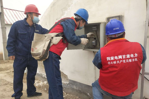 國(guó)網(wǎng)慶陽(yáng)供電公司:電靚小鄉(xiāng)村 群眾樂(lè)開(kāi)顏