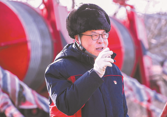 【國(guó)家電網(wǎng)公司特等勞?！拷?龍