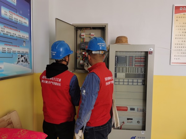 國(guó)網(wǎng)青海黃化化隆縣供電公司:開(kāi)學(xué)季“用電檢查”進(jìn)校園