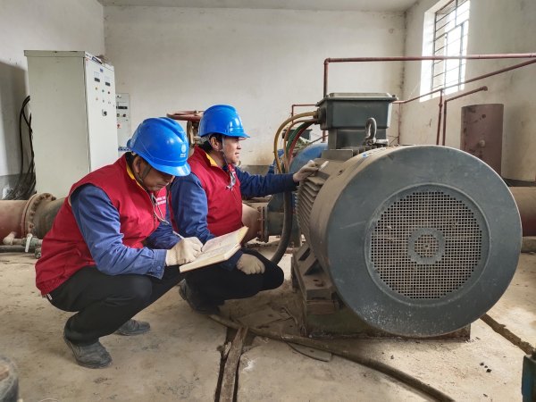 國(guó)網(wǎng)黃化化隆縣供電公司:春耕春灌正當(dāng)時(shí) 供電服務(wù)到田間