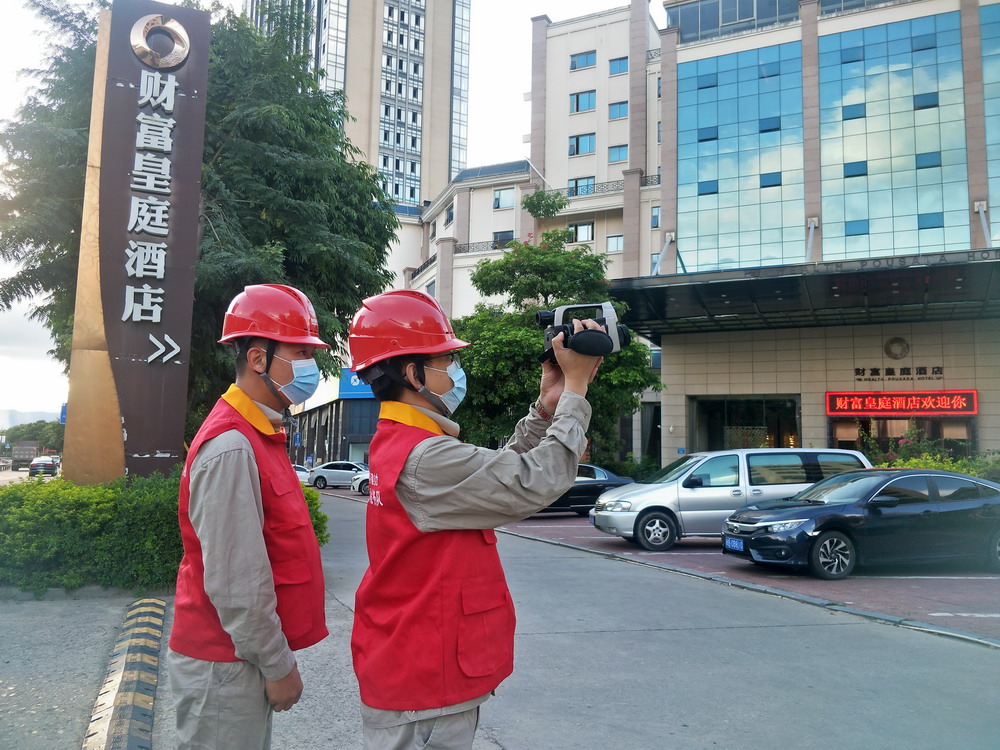 莆田:“電力義修哥”爭分奪秒 方艙實驗室成功送電