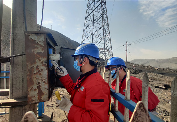 六五四供電分局48小時(shí)決戰(zhàn)， 攻堅(jiān)分時(shí)電價(jià)表計(jì)設(shè)置