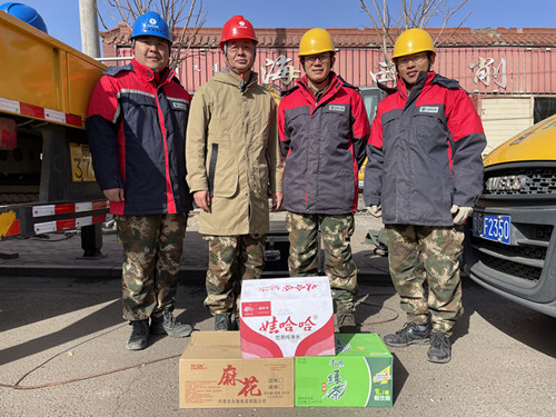 烏海電業(yè)局配電帶電作業(yè)處助力“煤改電”，送溫暖進(jìn)現(xiàn)場(chǎng)