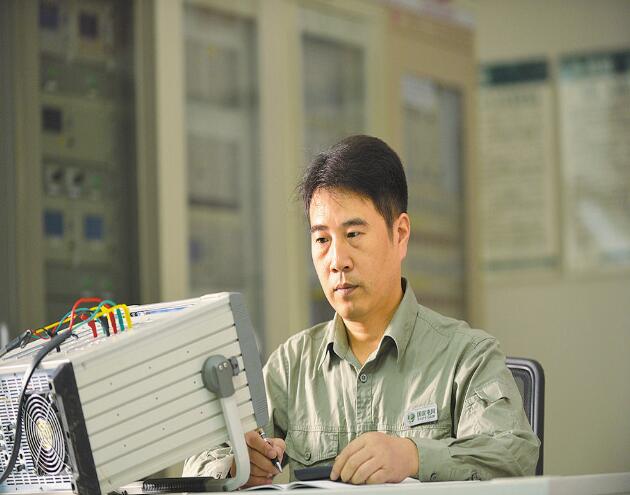 皮志勇:繼電保護技術(shù)創(chuàng)新的帶頭人