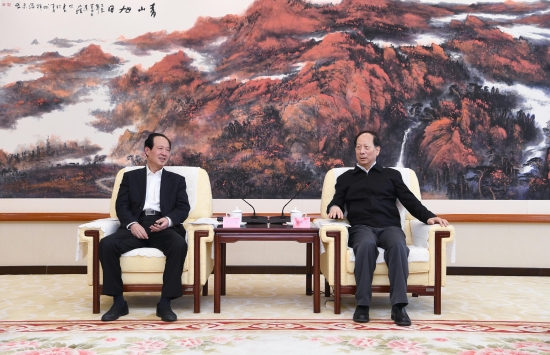 丁焰章拜會內(nèi)蒙古自治區(qū)黨委書記、人大常委會主任石泰峰