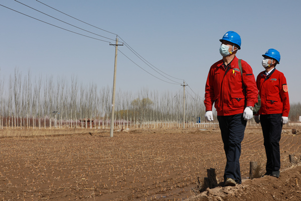 烏海市千里山供電分公司：保電巡線備耕忙，不誤農(nóng)時不負(fù)春