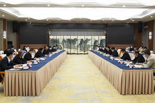 國(guó)家電網(wǎng)董事長(zhǎng)辛保安、總經(jīng)理張智剛拜會(huì)重慶市委書記陳敏爾、市長(zhǎng)胡衡華