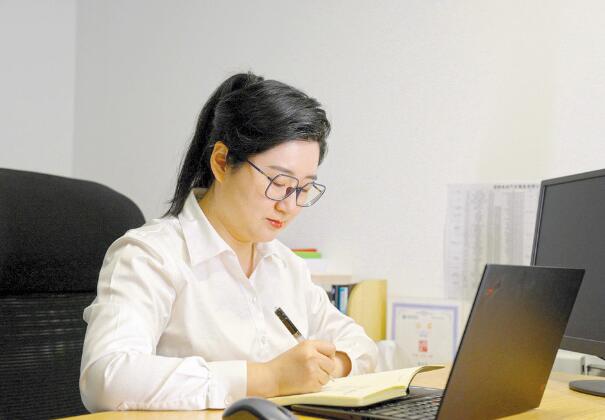 專注實(shí)干攻克難關(guān)， 建設(shè)卓越智慧車聯(lián)網(wǎng)平臺(tái)——記國網(wǎng)工匠韓慶雯