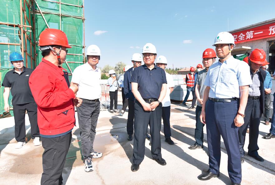 內(nèi)蒙古電力集團公司總經(jīng)理、黨委副書記郝智強一行到烏海地區(qū)調(diào)研