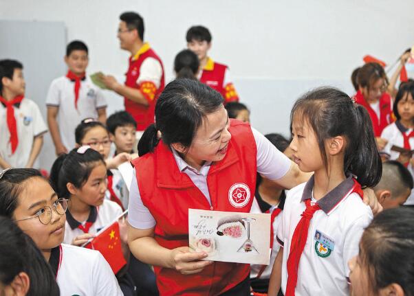 浙江永嘉縣紅十三愛心社25年，幫助4630名貧困學(xué)生