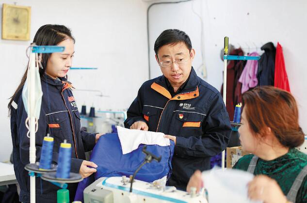 駐村第一書記李彧:侯家?guī)X村民把他當親人