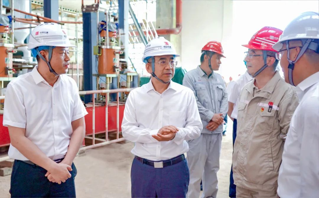 鄒磊拜會海南省省長馮飛并到大唐?？跉怆婍椖楷F場調研慰問