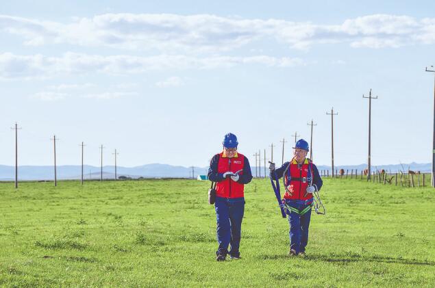 【非凡十年】國(guó)網(wǎng)蒙東電力公司:壯美草原好風(fēng)光 點(diǎn)亮牧民新生活