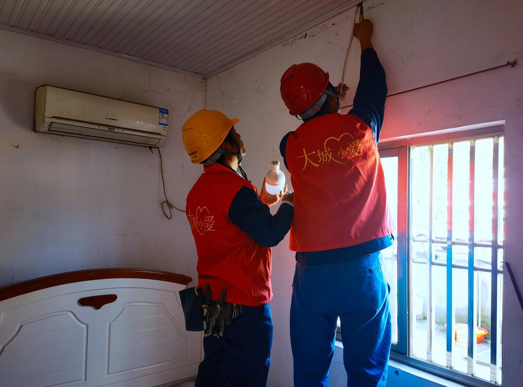 國(guó)網(wǎng)余姚市供電公司:“電”亮殘疾戶 及時(shí)解難題