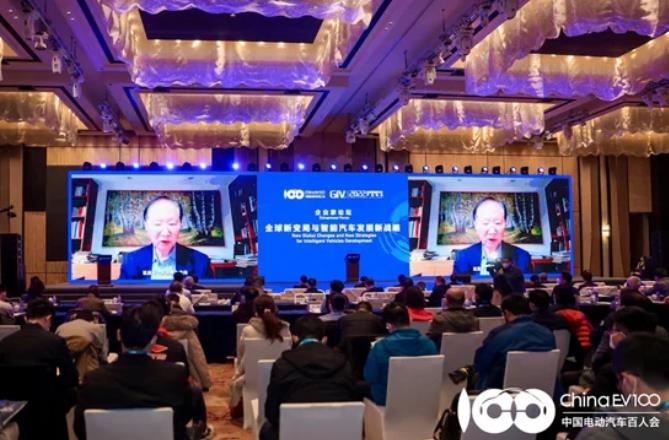 陳清泰：電動(dòng)化只是序幕，智能汽車(chē)需做好頂層布局