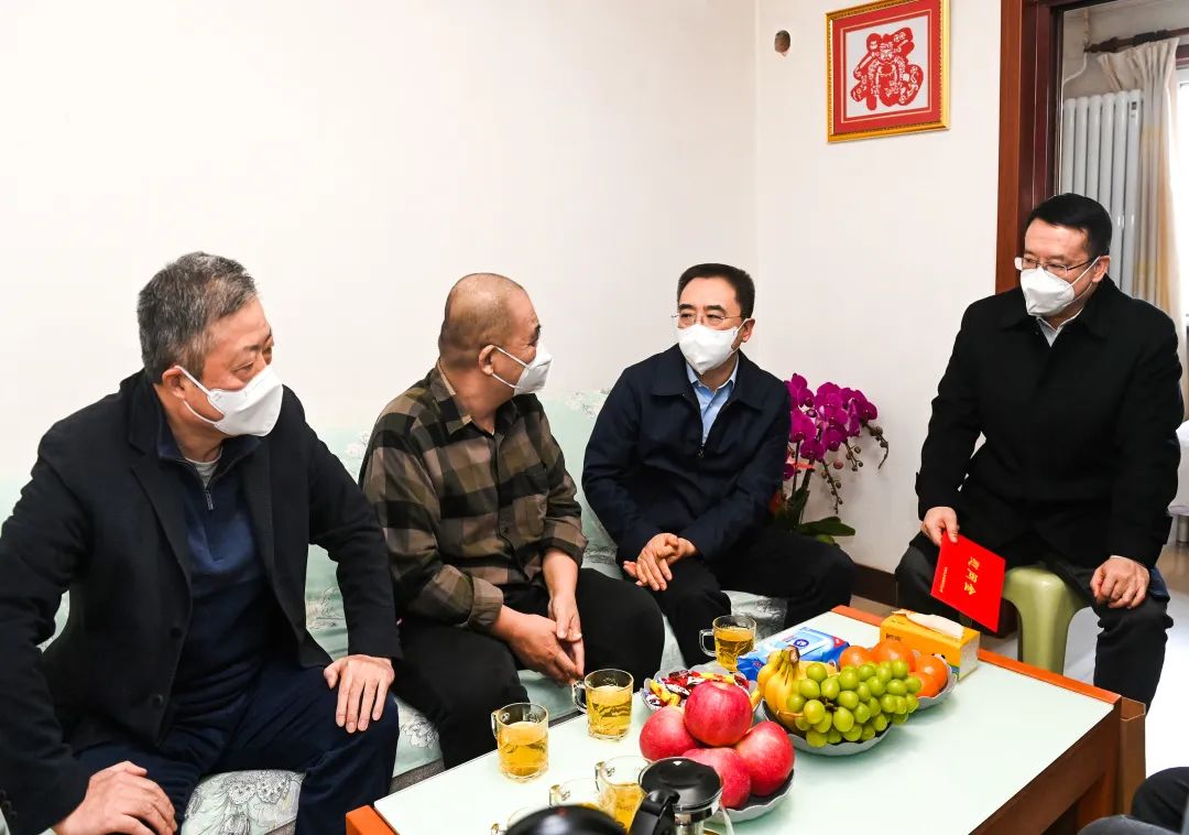 鄒磊、劉明勝走訪慰問退休老領導、勞模遺屬、困難黨員群眾