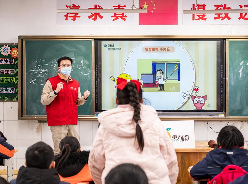 高淳椏溪:“紅馬甲”服務(wù)“開(kāi)學(xué)季”