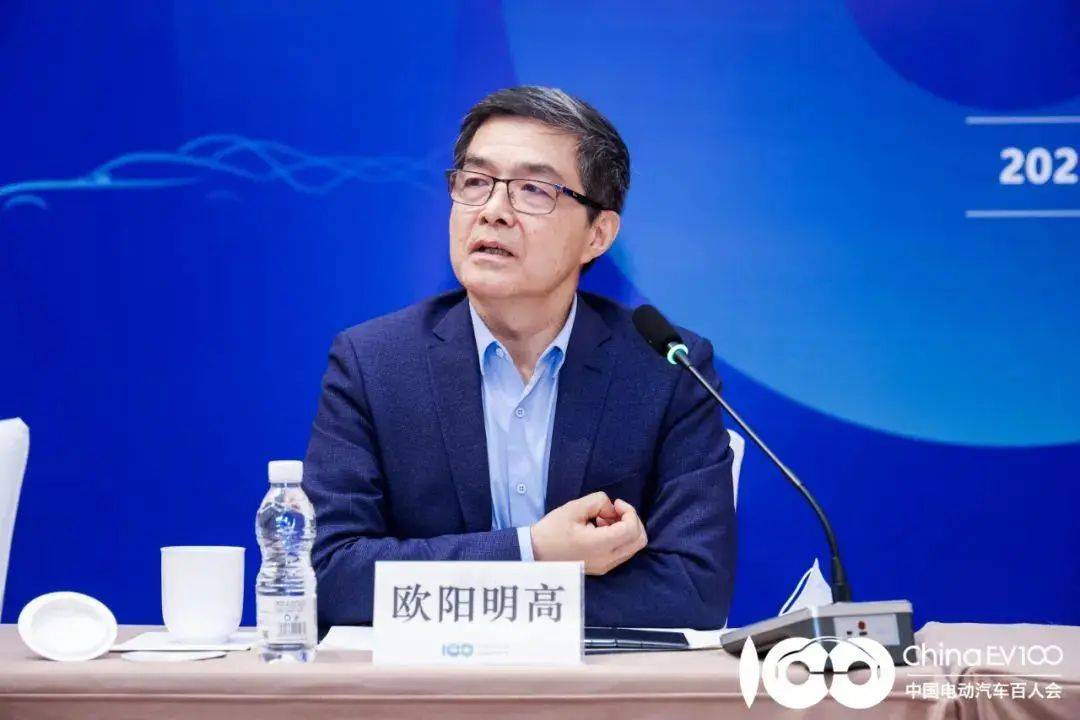 歐陽(yáng)明高:電動(dòng)重卡市場(chǎng)今年會(huì)井噴