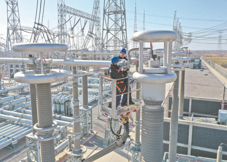 河北邢臺:應(yīng)用數(shù)智化設(shè)備 助力特高壓檢修