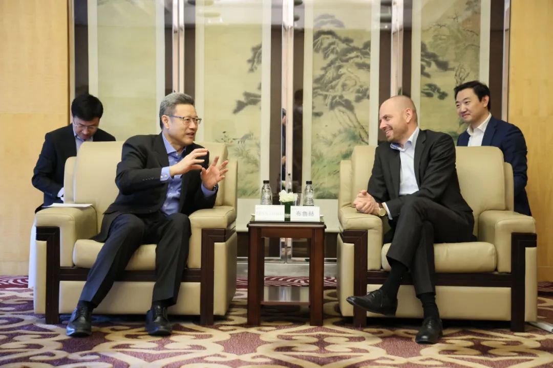 國(guó)家電投董事長(zhǎng)錢智民會(huì)見(jiàn)西門子能源總裁布魯赫