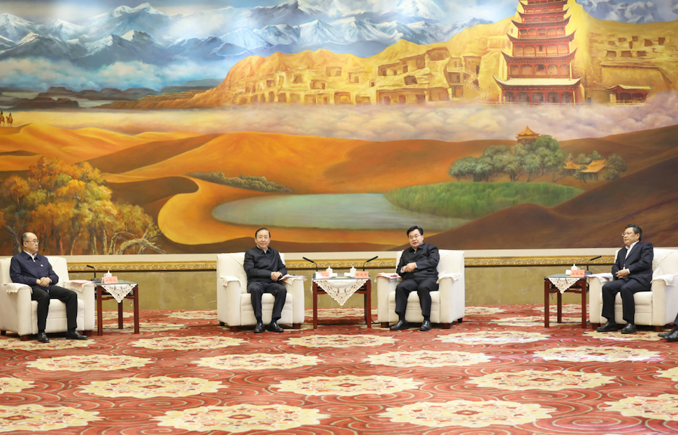 國(guó)家電網(wǎng)公司董事長(zhǎng)、黨組書(shū)記辛保安與甘肅省委書(shū)記胡昌升、省長(zhǎng)任振鶴會(huì)談