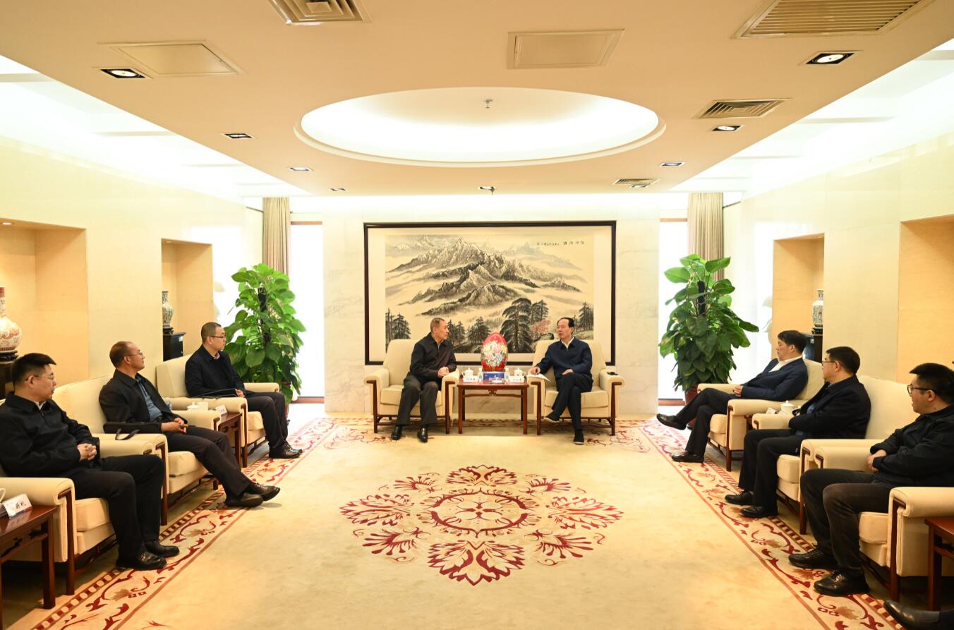 中國電建黨委書記、董事長丁焰章會見內(nèi)蒙古能源集團黨委書記、董事長何雨春