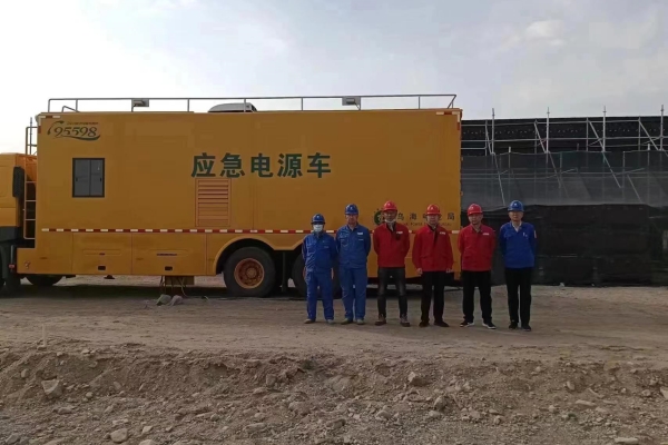 烏海市千里山供電公司：保電路上，我們一直在