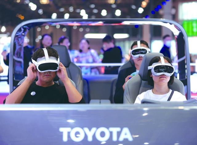 代表前沿技術(shù)方向，促使跨國車企轉(zhuǎn)型，新能源車在上海車展“唱主角”