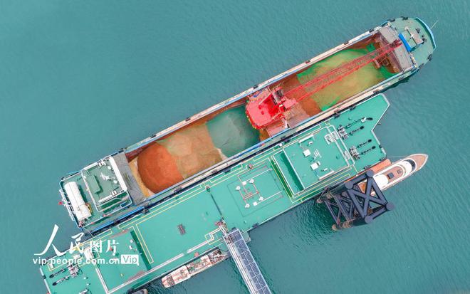 長江三峽地區(qū)首個(gè)船用新能源加注碼頭投入營運(yùn)