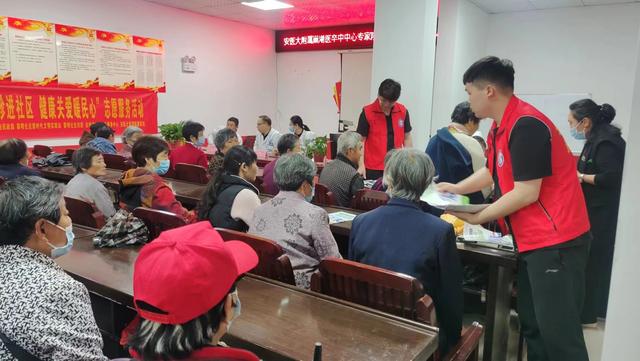 黎明社區(qū)·“愛心義診進(jìn)社區(qū)，健康關(guān)愛暖民心”黨建聯(lián)盟志愿活動(dòng)