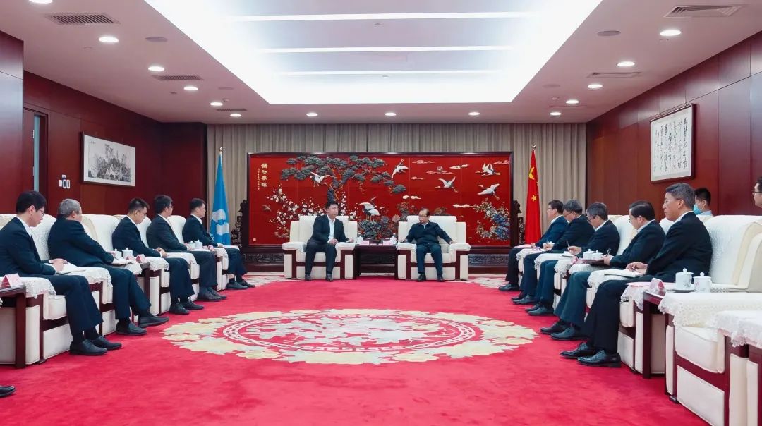 華電集團(tuán)董事長(zhǎng)江毅會(huì)見(jiàn)海博思創(chuàng)董事長(zhǎng)、總經(jīng)理張劍輝