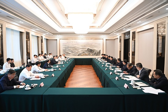 華能集團溫樞剛、鄧建玲拜會遼寧省委書記郝鵬