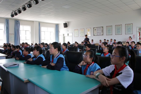 烏海供電公司聯(lián)合黨支部電力宣傳進(jìn)校園，“電”亮未來(lái)護(hù)成長(zhǎng)