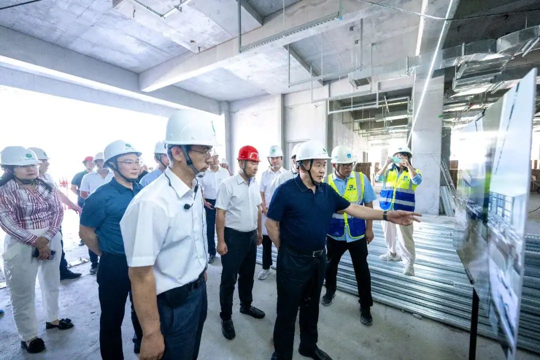 賈振國深入A級大數(shù)據(jù)中心、國家重點(diǎn)實(shí)驗(yàn)室項(xiàng)目現(xiàn)場檢查慰問