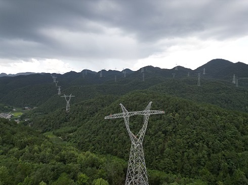 這項工程有新進展，全面進入架線施工階段
