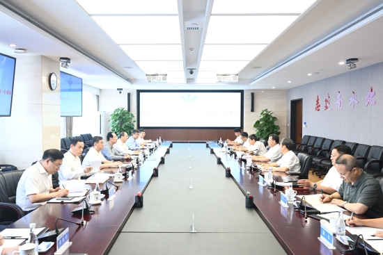 中國(guó)電建黨委書記、董事長(zhǎng)丁焰章與中國(guó)南水北調(diào)集團(tuán)黨組書記、董事長(zhǎng)蔣旭光會(huì)談