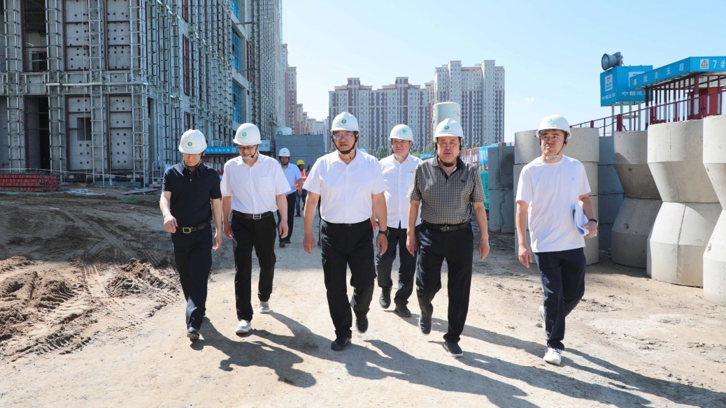 郝智強(qiáng)一行深入A級(jí)大數(shù)據(jù)中心、國(guó)家重點(diǎn)實(shí)驗(yàn)室施工現(xiàn)場(chǎng)開展安全檢查