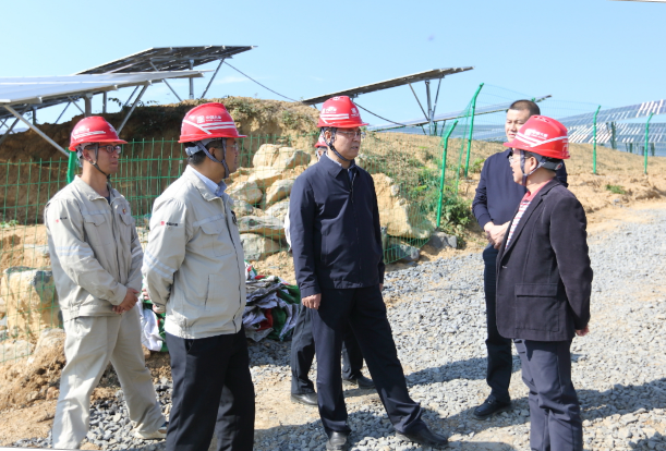 華銀電力黨委書記、董事長賀子波到婁底百萬光伏基地、金電公司調(diào)研指導(dǎo)