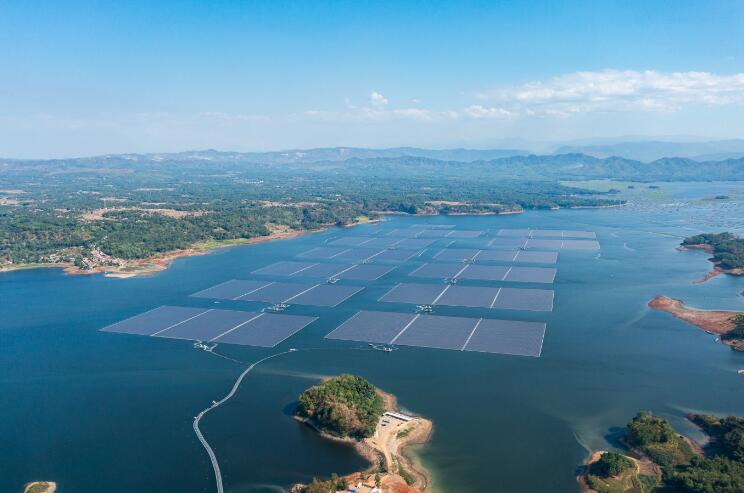 中國電建承建的印尼奇拉塔漂浮光伏項目全容量并網發(fā)電