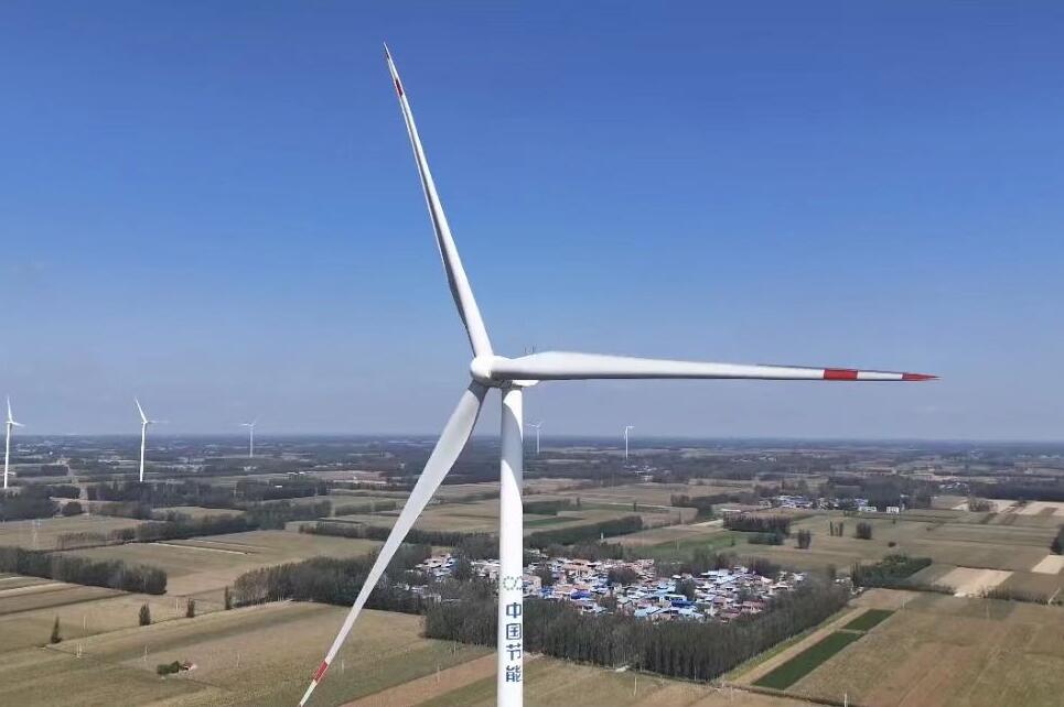 中國節(jié)能以“風(fēng)電+清潔供暖” 守護(hù)千家萬戶“光與暖”  　　文章來源：中國節(jié)能環(huán)保集團(tuán)有限公司　　發(fā)布時間：2023-11-23  　　從中國節(jié)能獲悉，2023至2024年度冬季采暖季期間，中國節(jié)能所